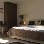 Bed & Breakfast La Cour D'enchère 3*
