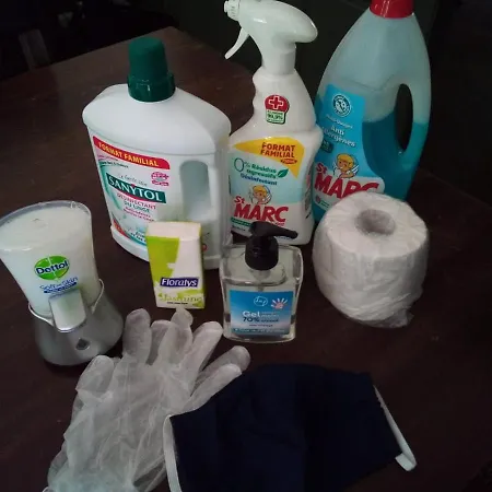 Bed & Breakfast La Cour D'enchère 3*