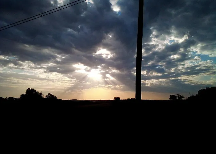 La Cour D'enchere 3* Saint-Palais (Allier)