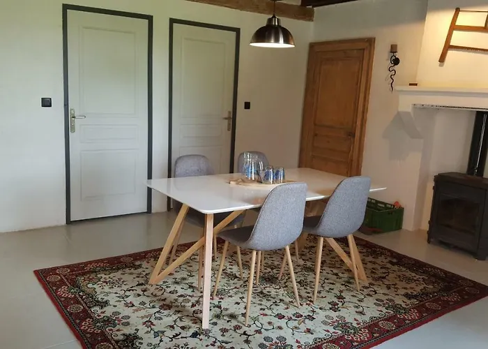 La Cour D'enchere Saint-Palais (Allier)